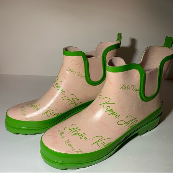 Alpha Kapa Aka Chelsea Script Rain Boot 